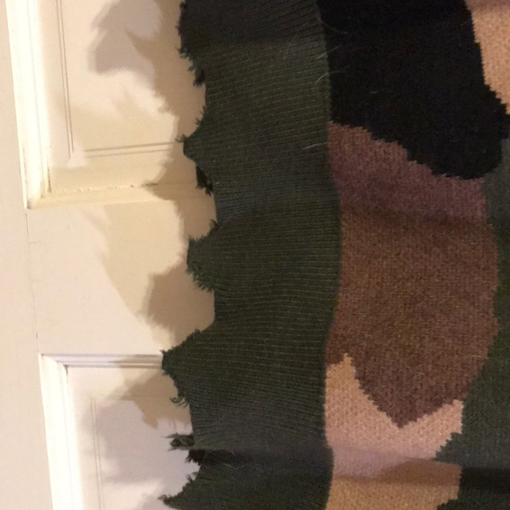 Sweater - Picture 4 of 4